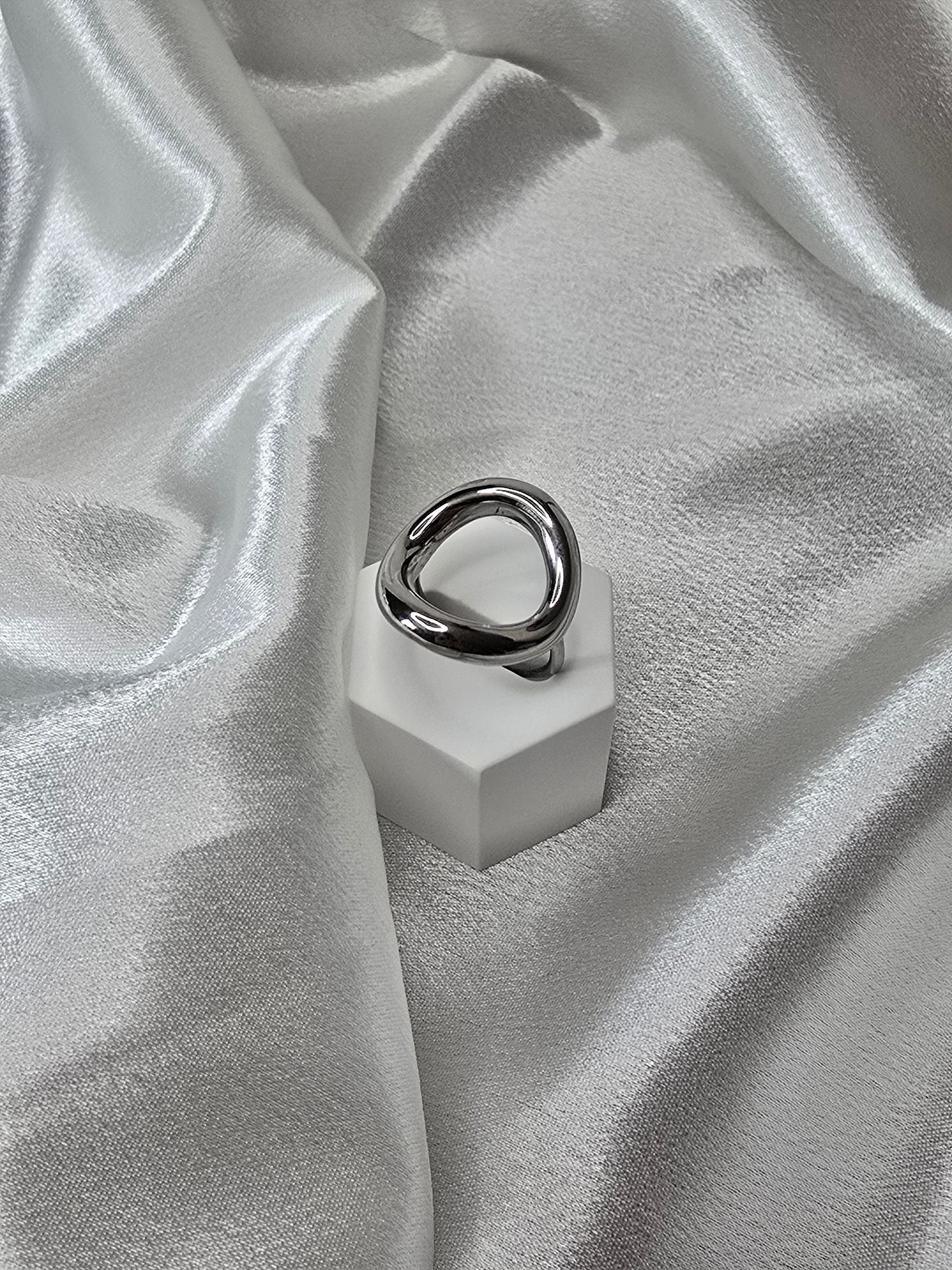 Bague design ronde contemporain
