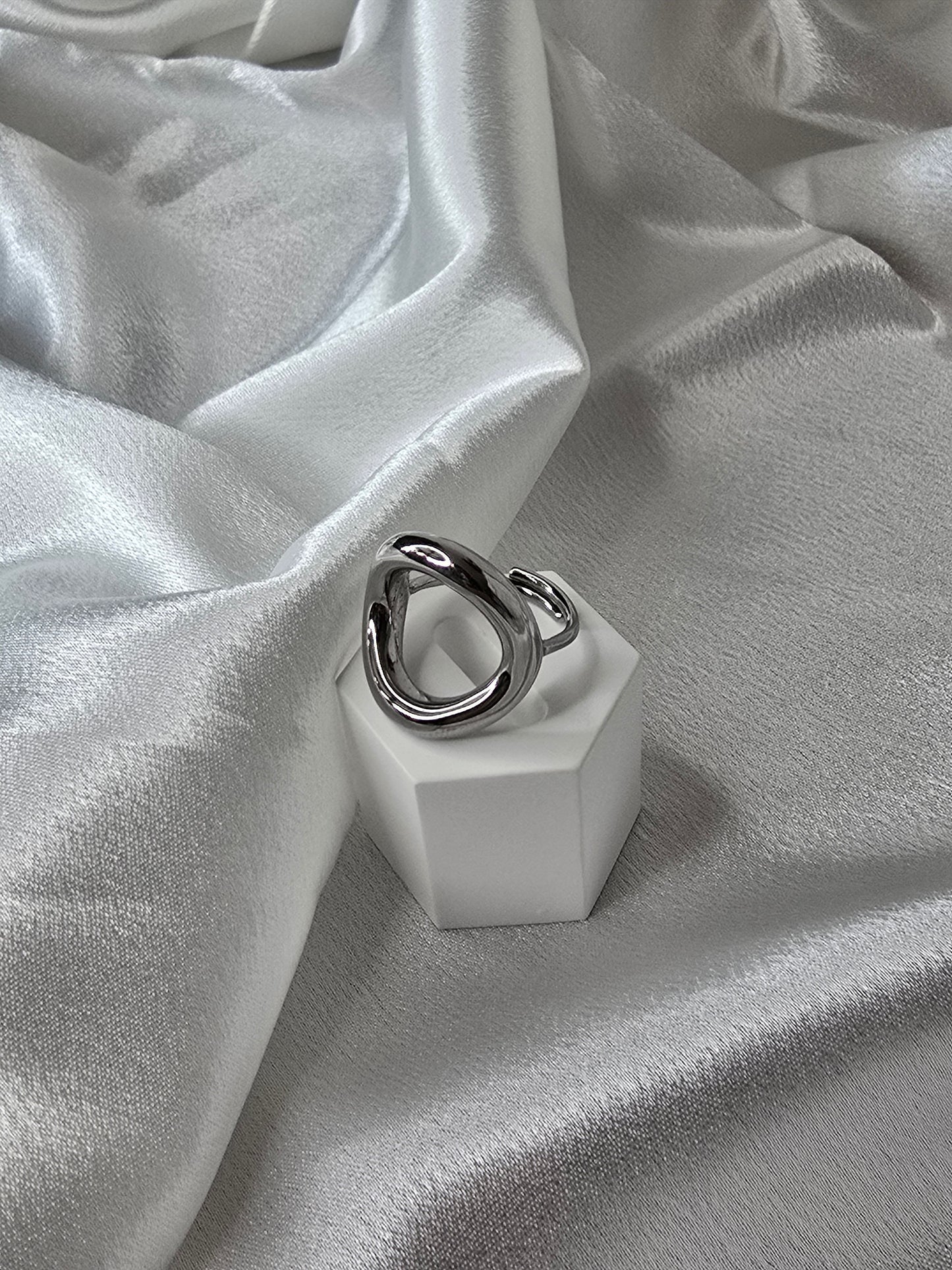 Bague design ronde contemporain