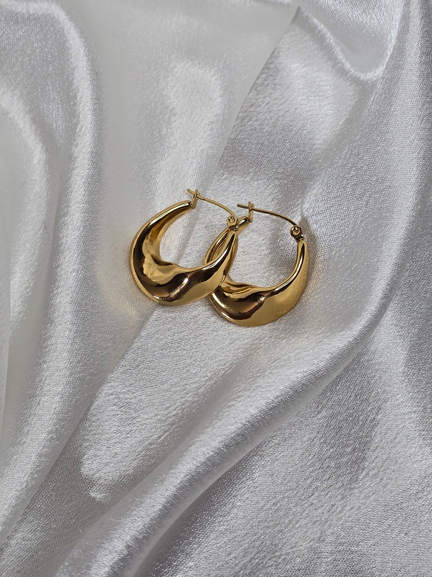 Boucles d'Oreilles Créoles Ondulées Acier Design moderne