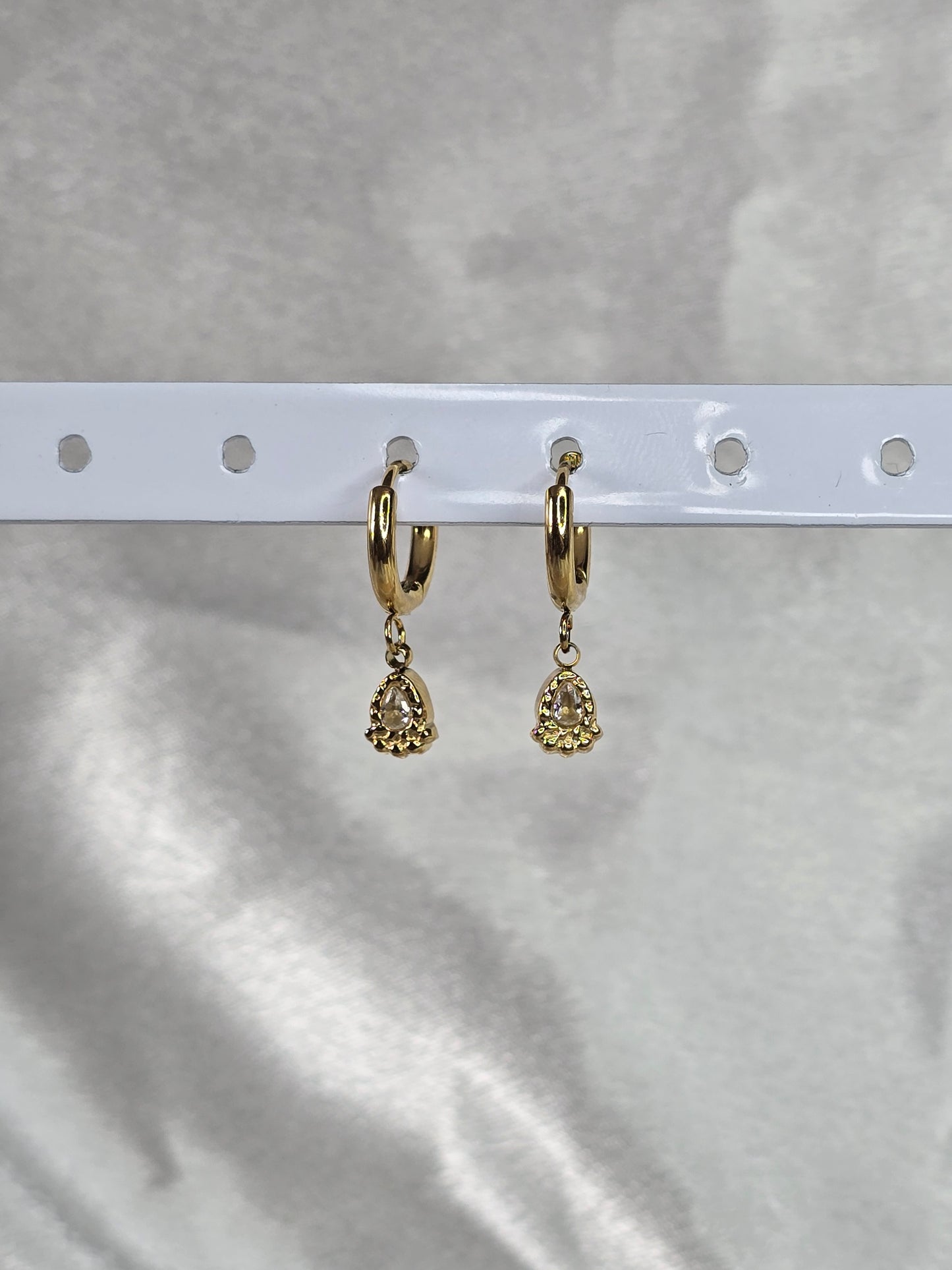 Boucles d'oreilles pendantes ovales avec strasses