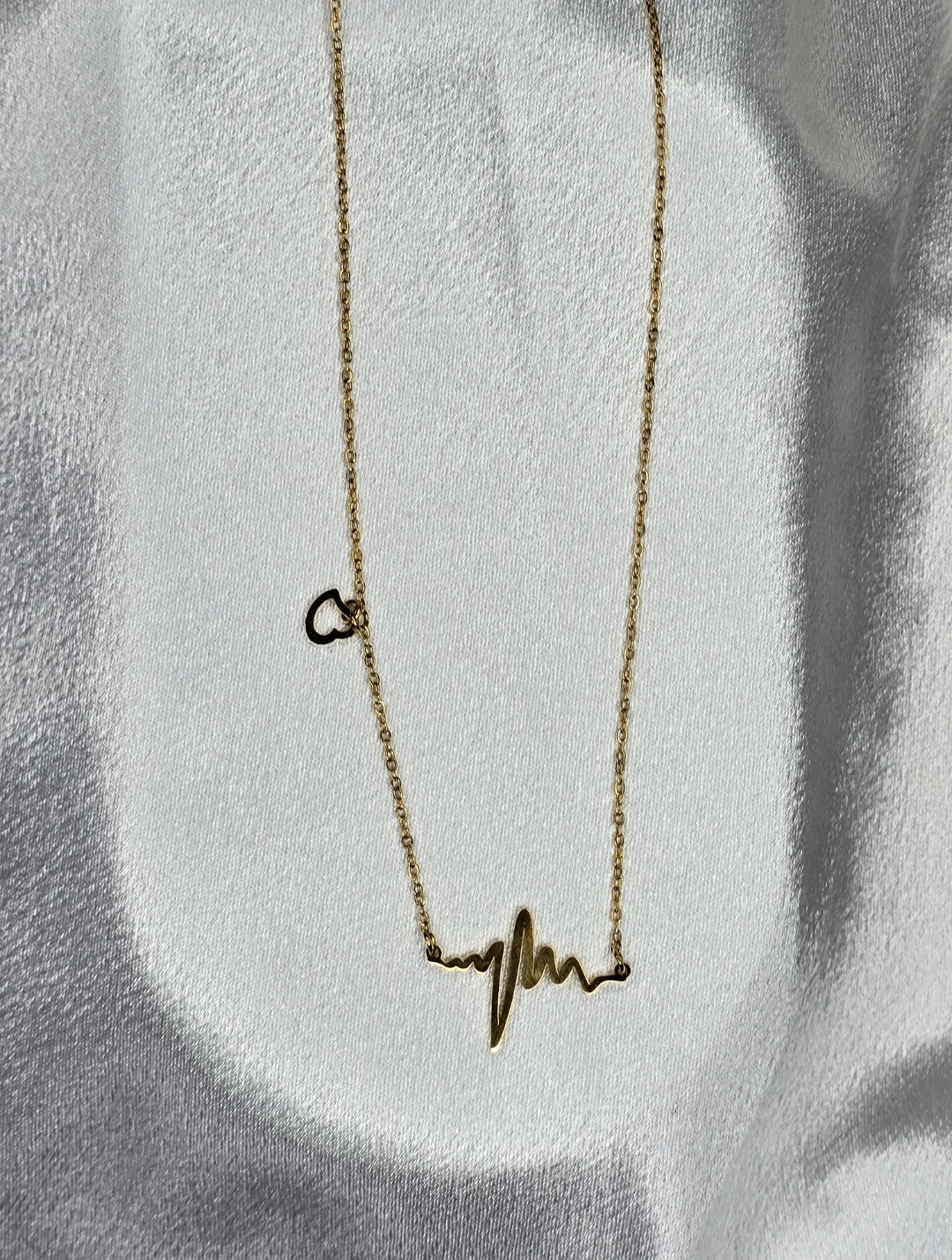 Pendentif électrocardiogramme avec un petit coeur