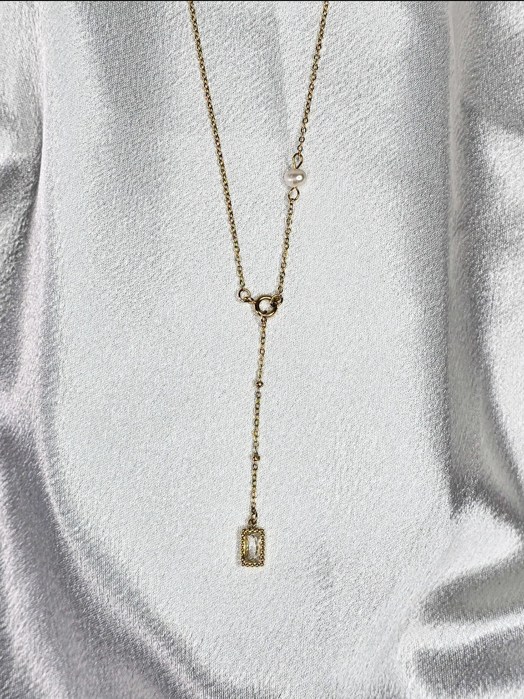 Collier en forme de Y avec cristal blanc