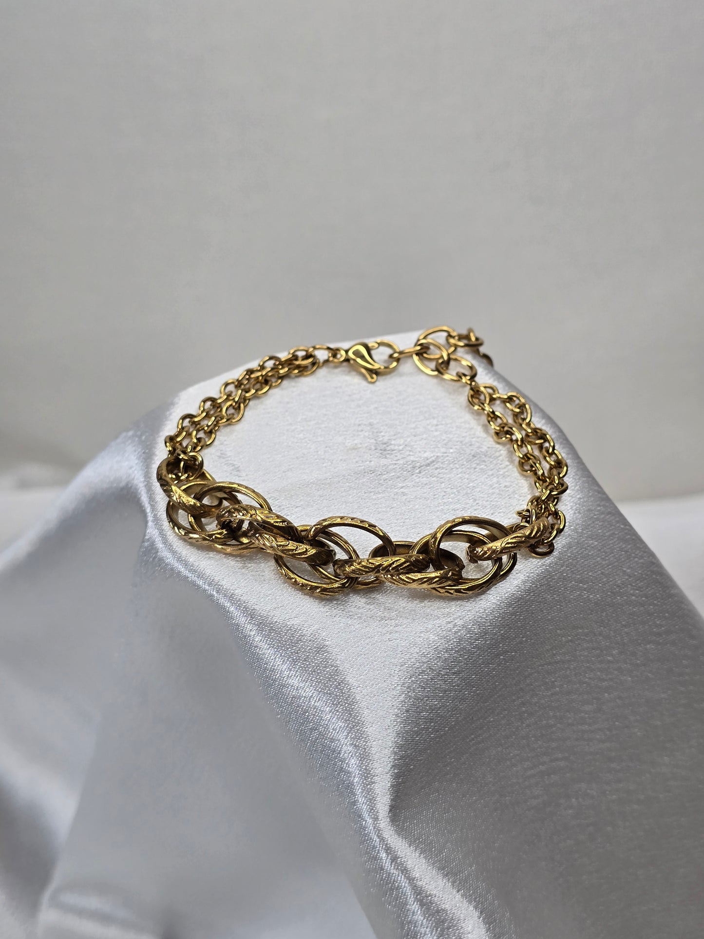 Bracelet doré large maillons lisses et tressés double couches