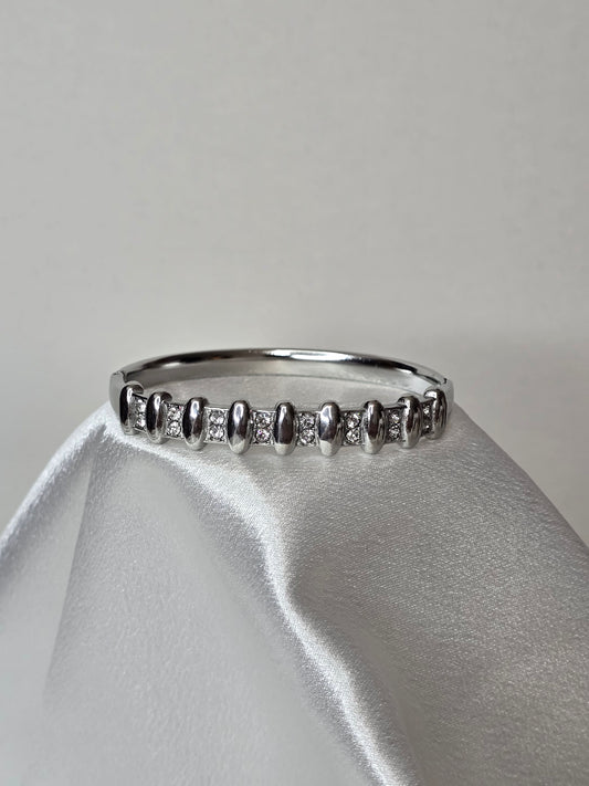 Bracelet jonc avec maillons et pierres scintillantes