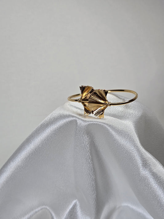 Bracelet jonc fin ouvert doré feuilles ginkgo sculptées