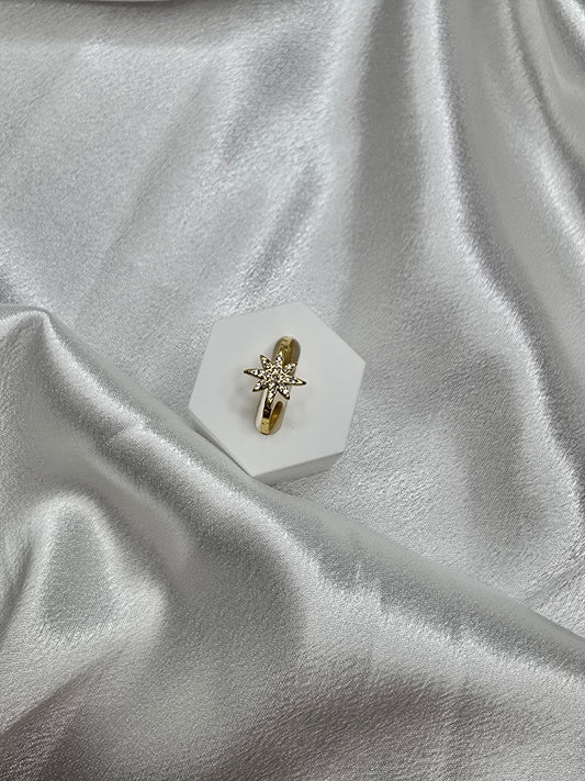 Bague dorée ajustable martelée avec étoile strassée