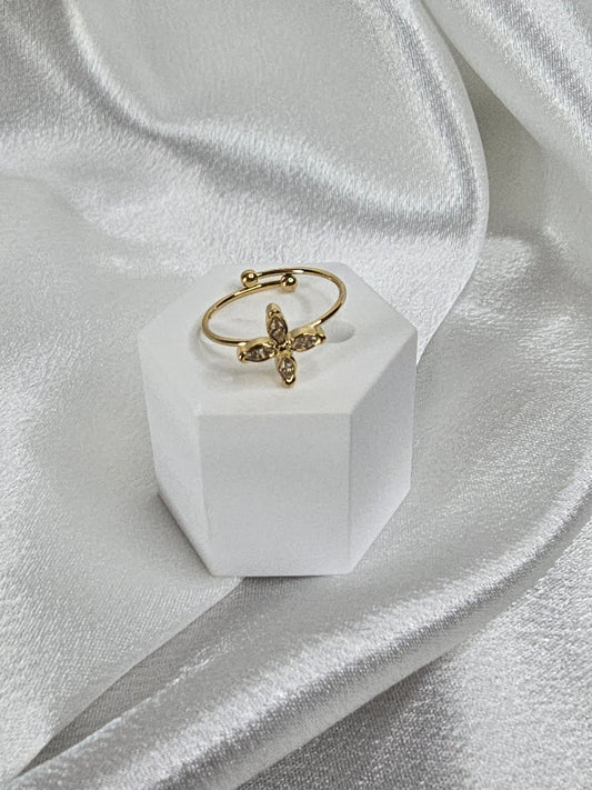 Bague avec détail croix en acier fine doré