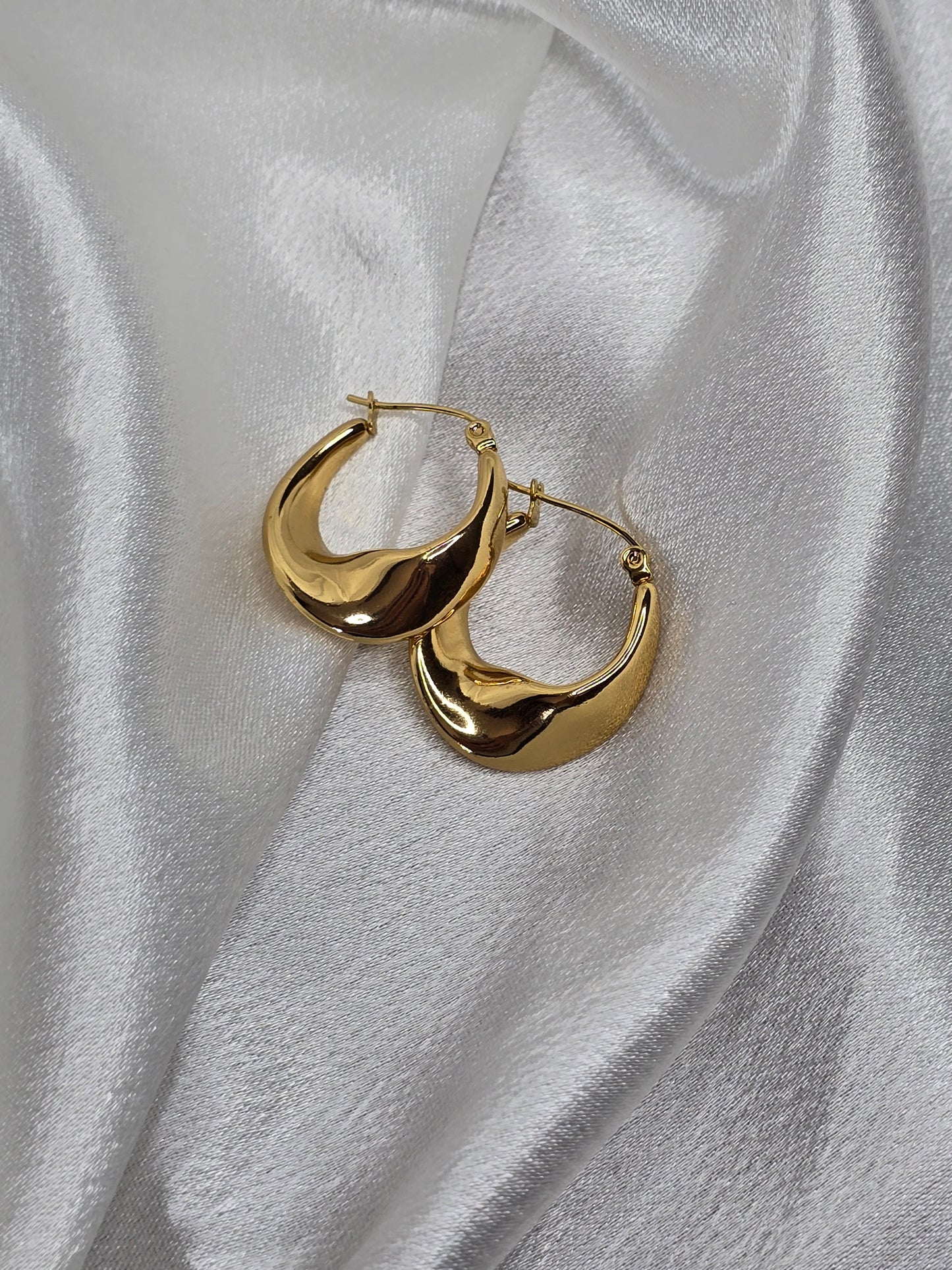 Boucles d'Oreilles Créoles Ondulées Acier Design moderne