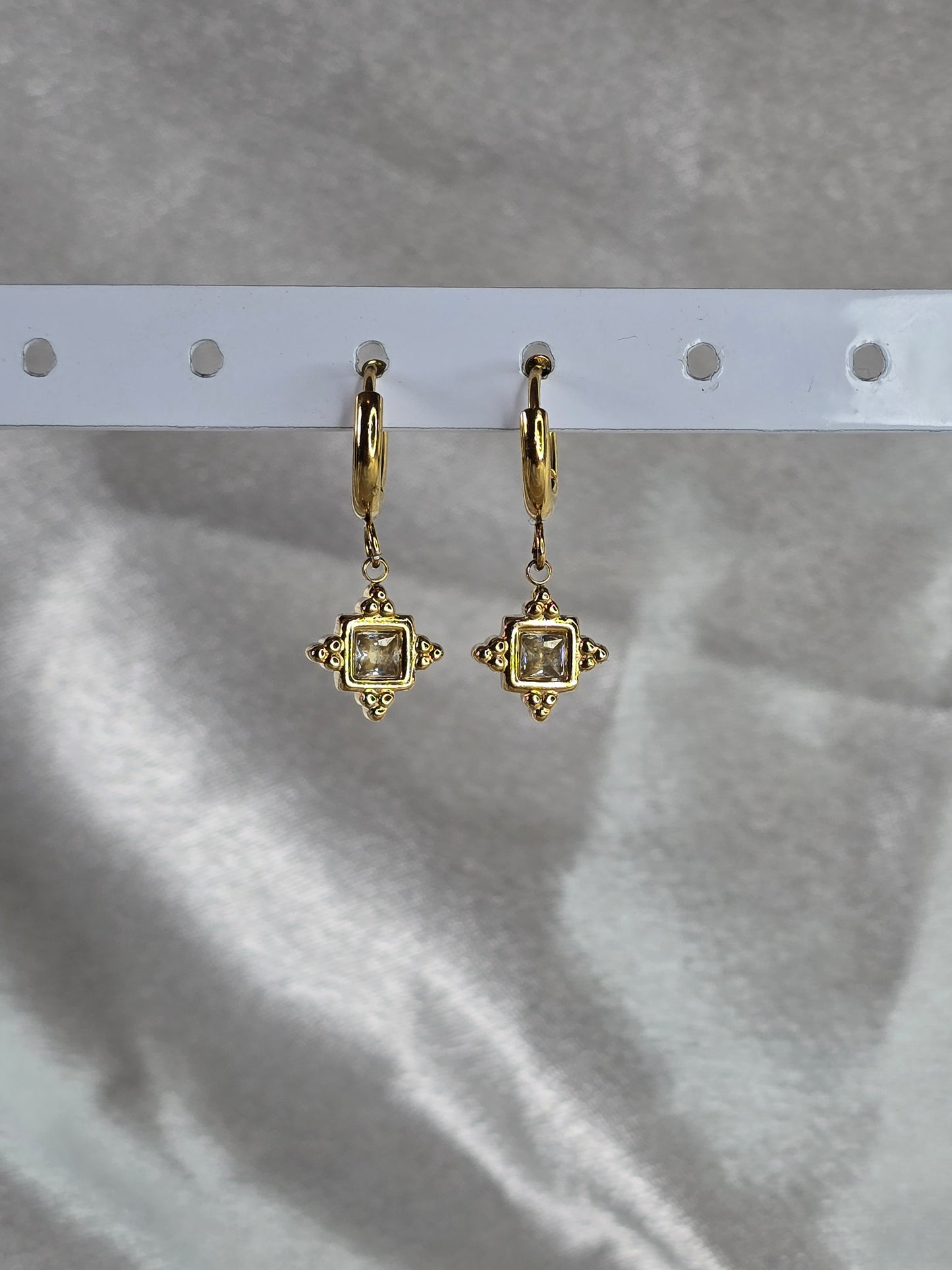 Boucles d'oreilles pendantes carrées avec strasses