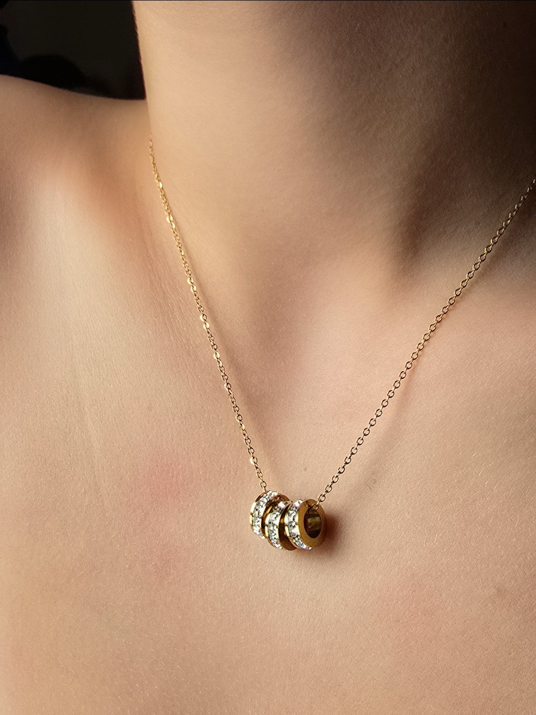 Collier 3 anneaux avec strasses et chaîne fine