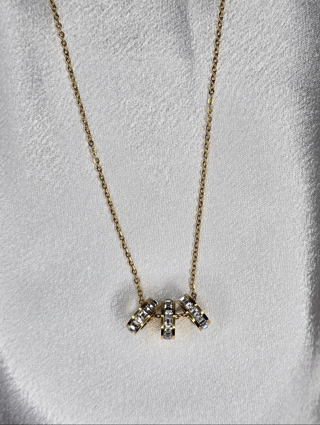 Collier 3 anneaux avec strasses et chaîne fine
